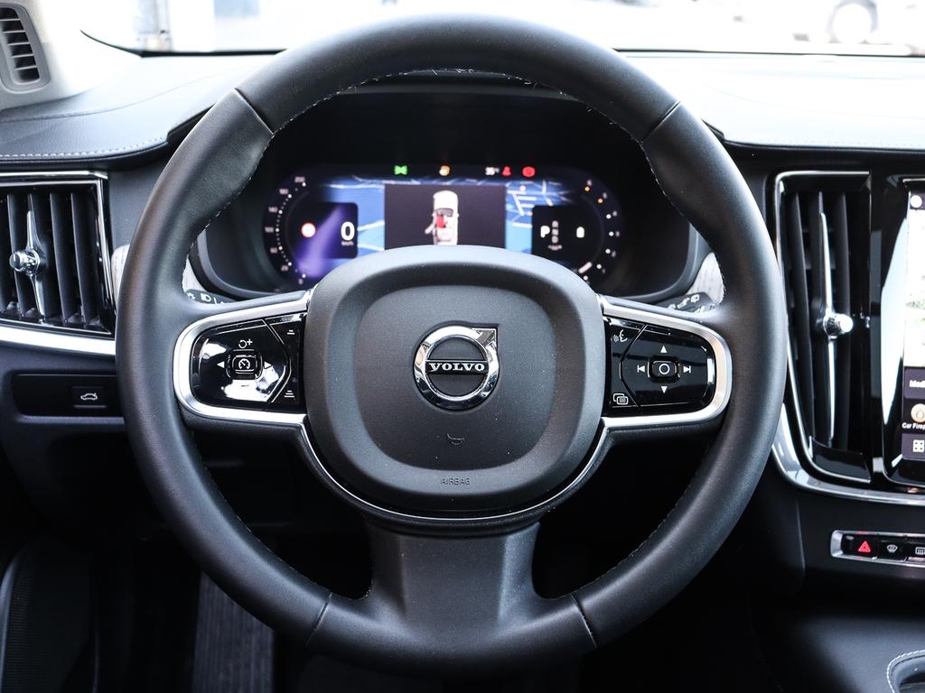 Volvo V90 Cross Country 2024 г. Серый, пробег 58513 км