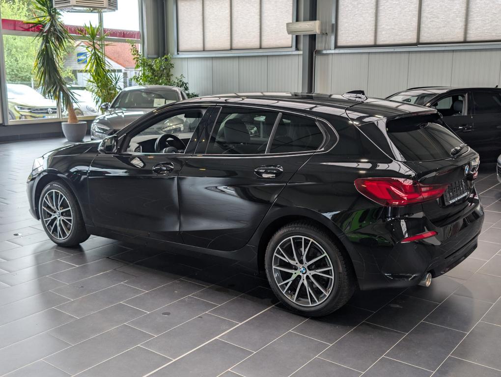 BMW 118 2023 г. Чёрный, пробег 43000 км