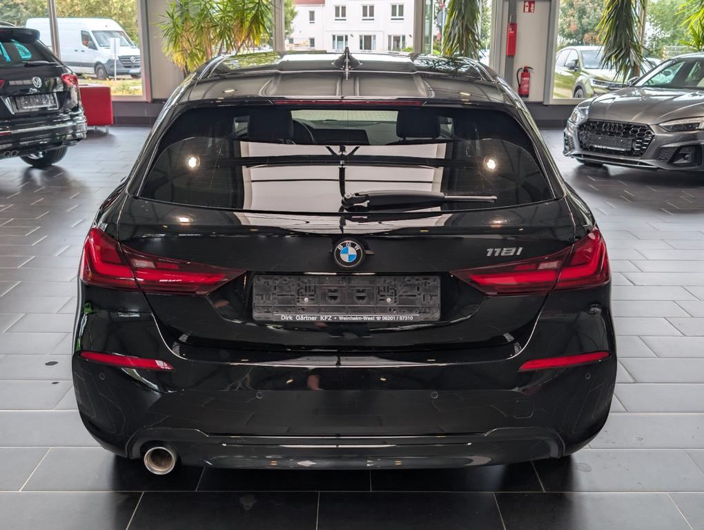 BMW 118 2023 г. Чёрный, пробег 43000 км