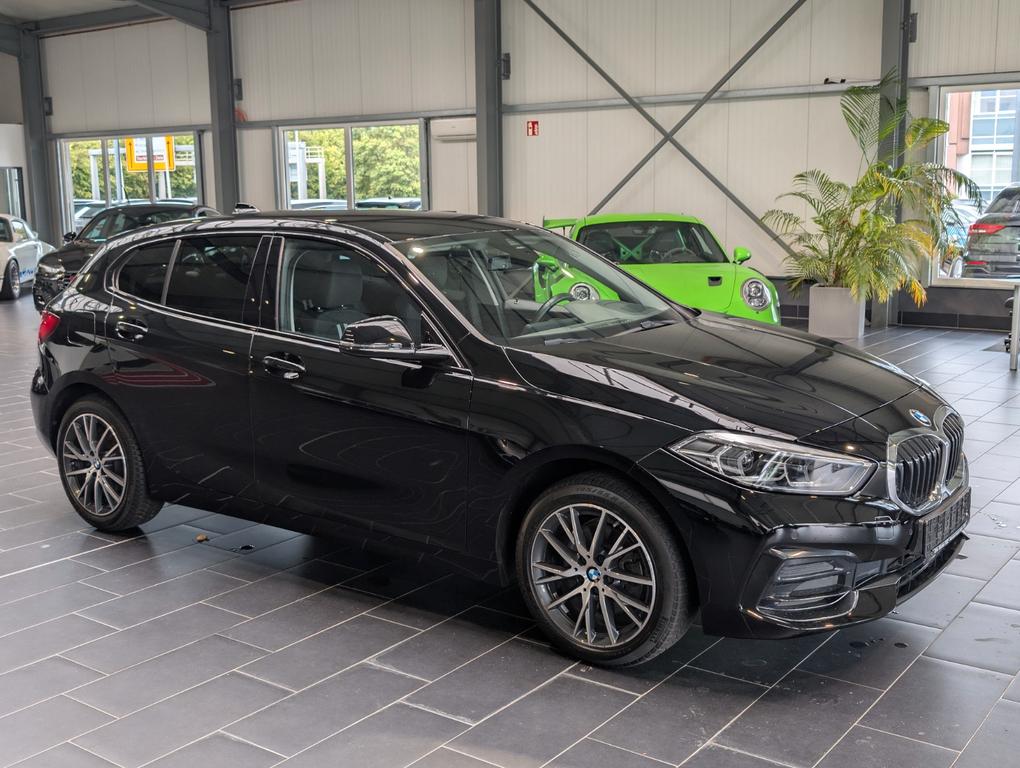BMW 118 2023 г. Чёрный, пробег 43000 км