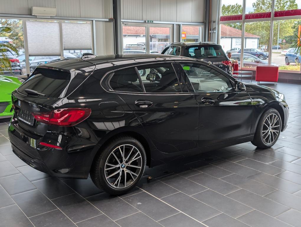 BMW 118 2023 г. Чёрный, пробег 43000 км