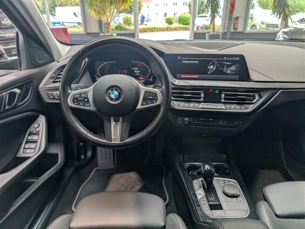 BMW 118 2023 г. Чёрный, пробег 43000 км