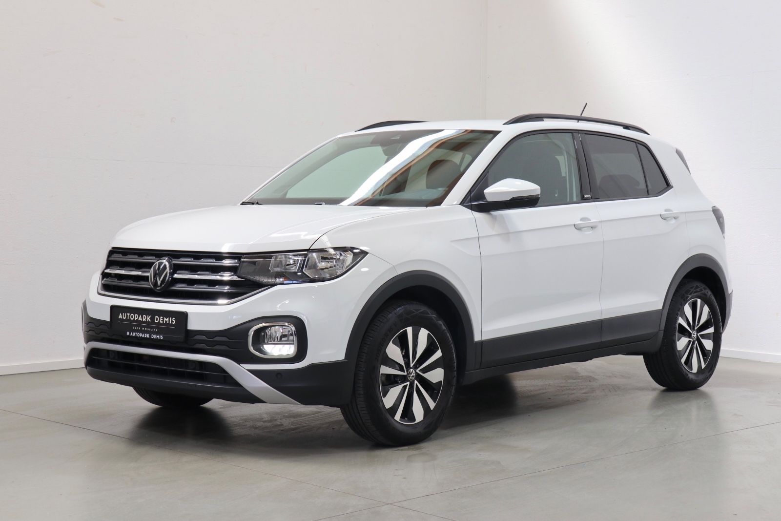 Volkswagen T-Cross 2023 г. Белый, пробег 35700 км