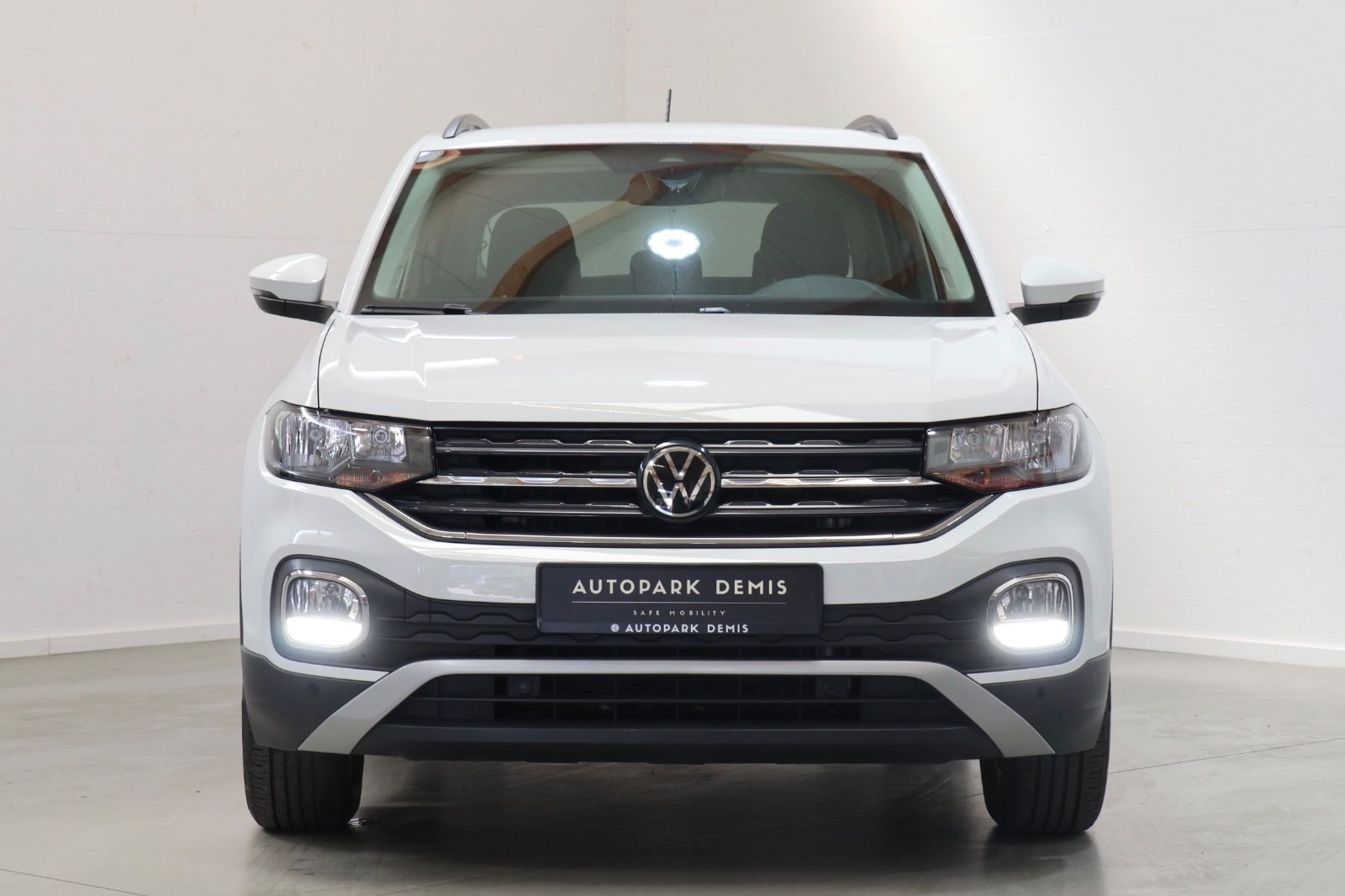 Volkswagen T-Cross 2023 г. Белый, пробег 35700 км