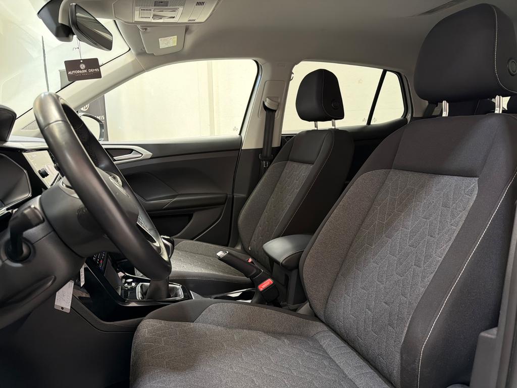 Volkswagen T-Cross 2023 г. Белый, пробег 35700 км