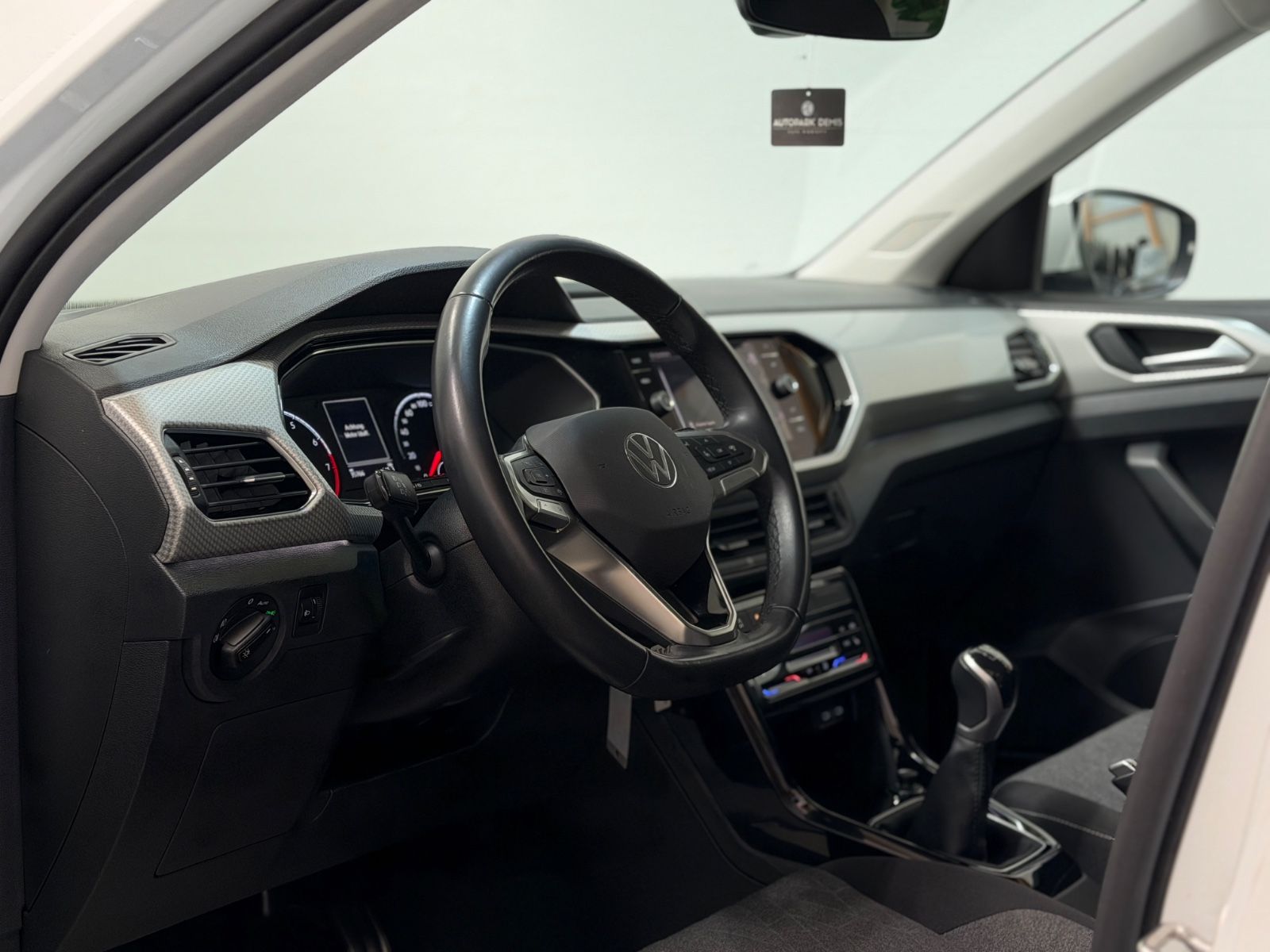 Volkswagen T-Cross 2023 г. Белый, пробег 35700 км