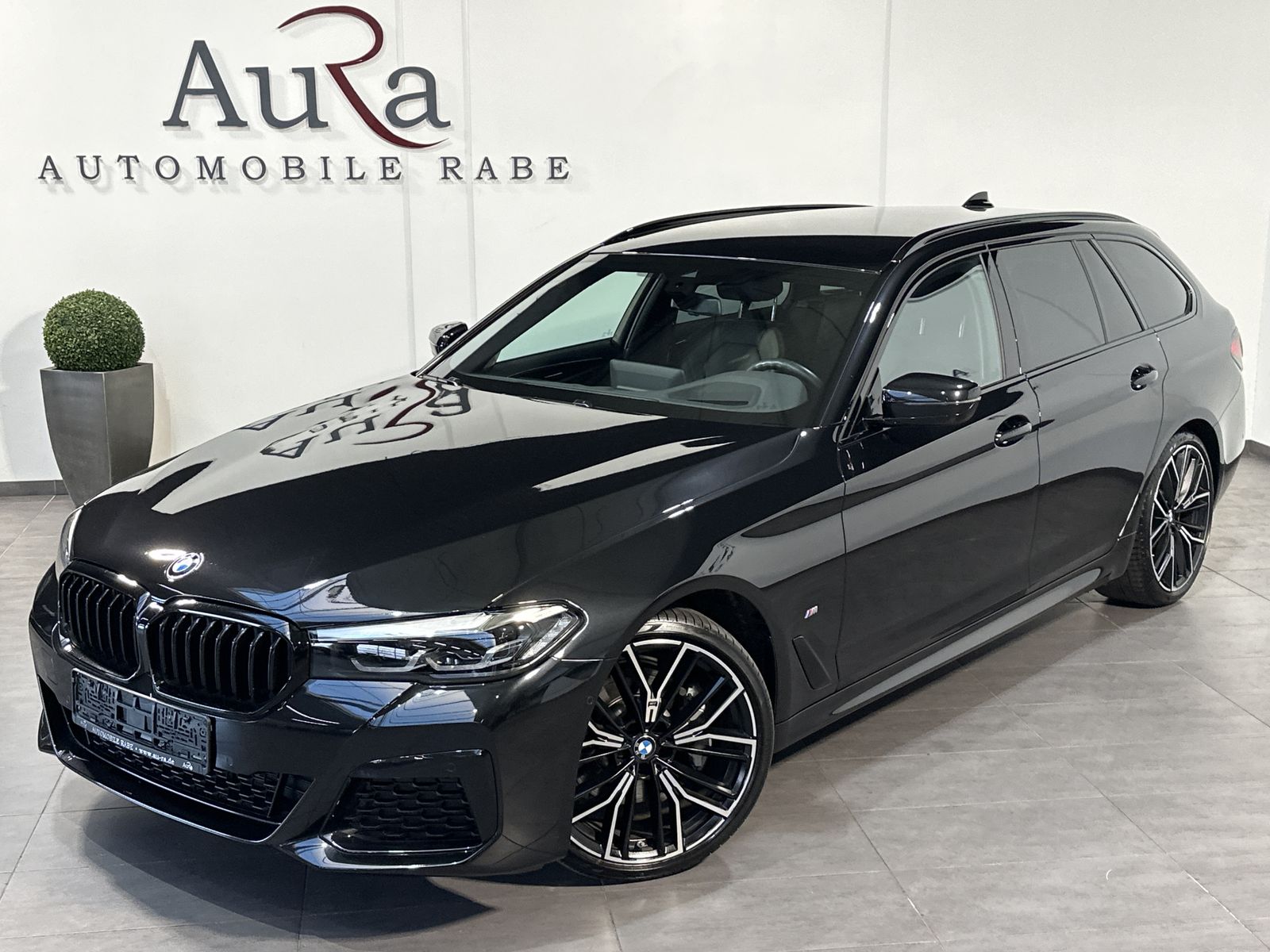 BMW 530 2022 г. Чёрный, пробег 49750 км