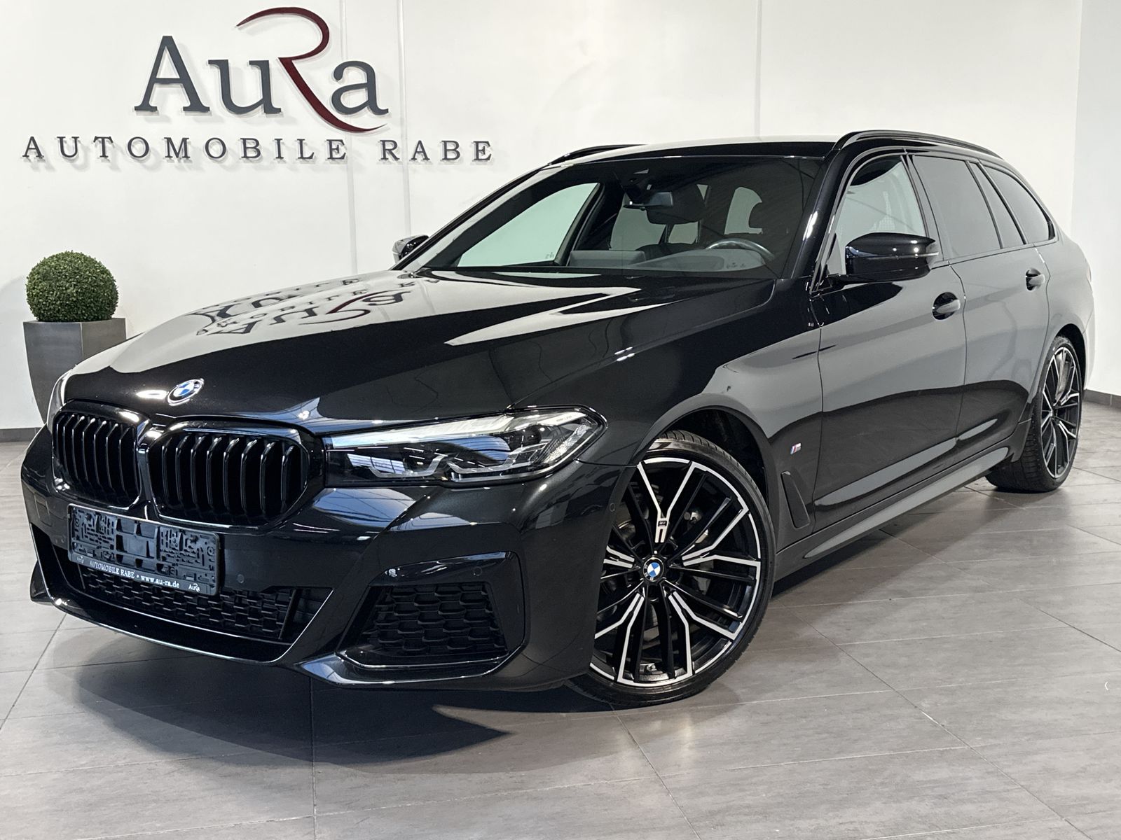 BMW 530 2022 г. Чёрный, пробег 49750 км