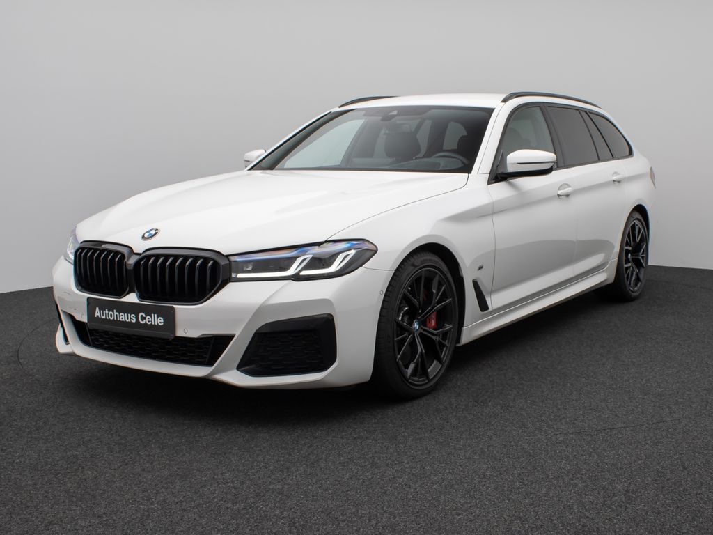 BMW 540 2022 г. Белый, пробег 49998 км