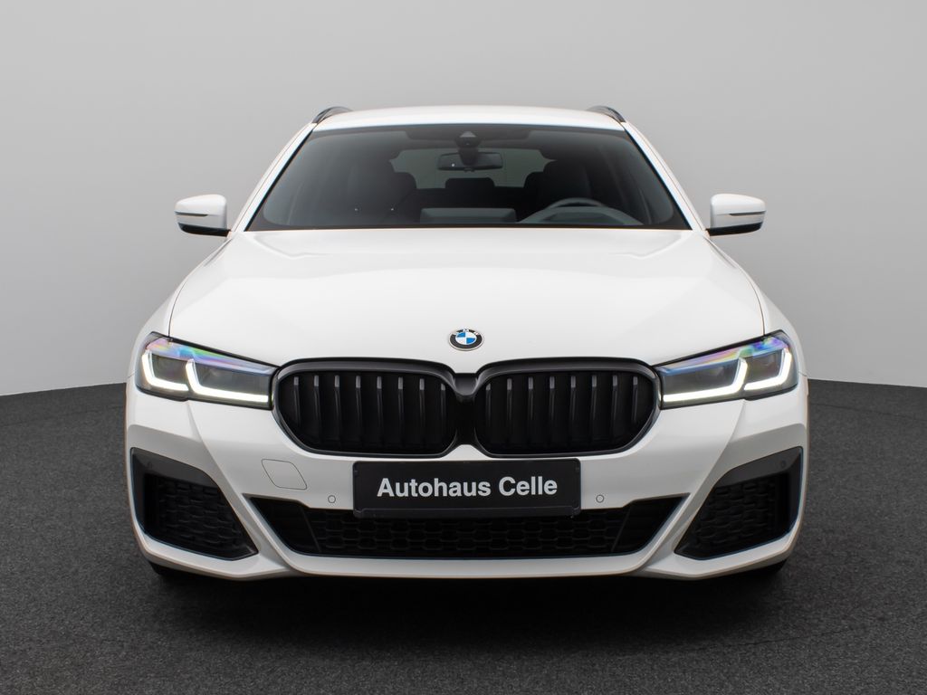 BMW 540 2022 г. Белый, пробег 49998 км