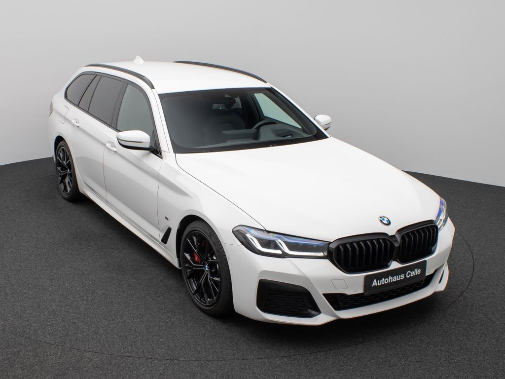 BMW 540 2022 г. Белый, пробег 49998 км