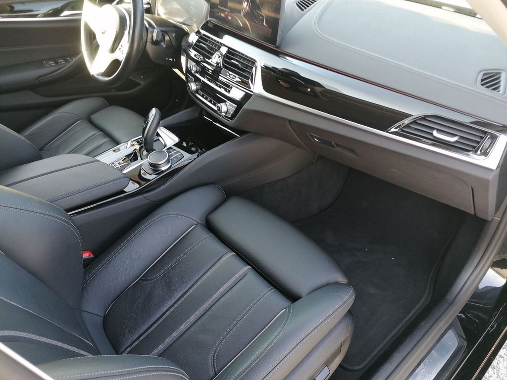 BMW 520 2023 г. Чёрный, пробег 58454 км