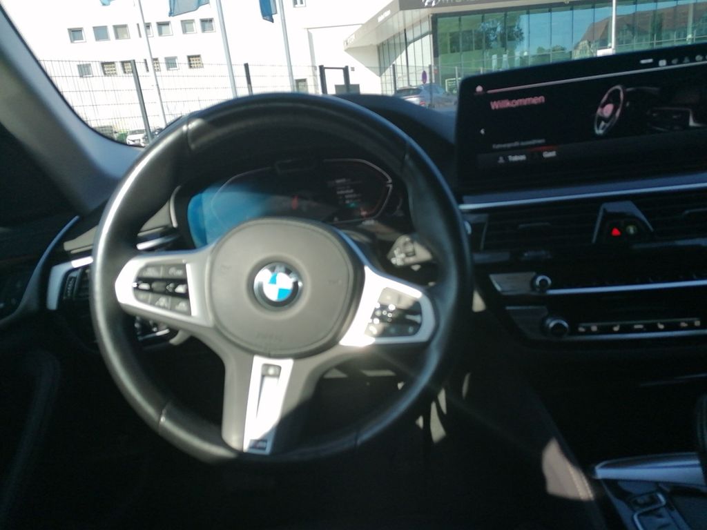 BMW 520 2023 г. Чёрный, пробег 58454 км