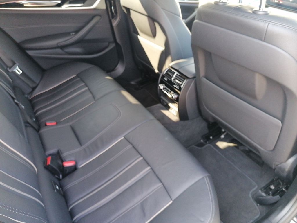 BMW 520 2023 г. Чёрный, пробег 58454 км