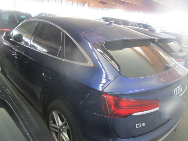Audi Q5 2022 г. Синий, пробег 31168 км