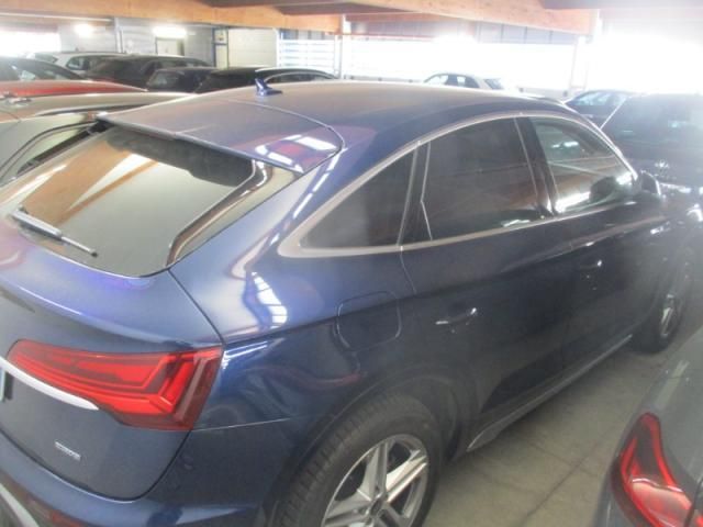 Audi Q5 2022 г. Синий, пробег 31168 км