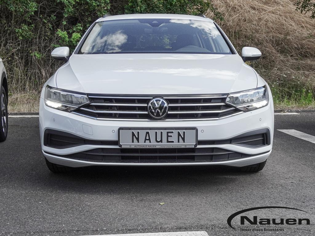 Volkswagen PASSAT VARIANT 2023 г. Белый, пробег 50210 км