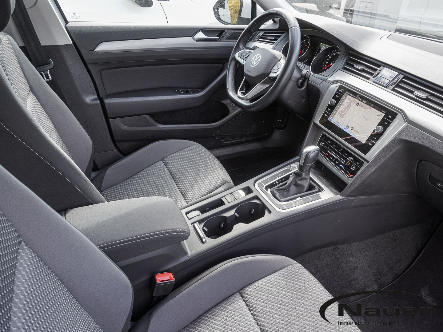 Volkswagen PASSAT VARIANT 2023 г. Белый, пробег 50210 км