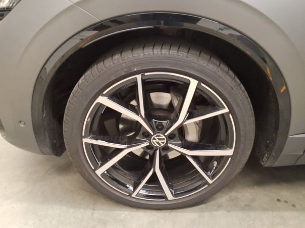 Volkswagen Touareg 2025 г. Серый, пробег 13600 км