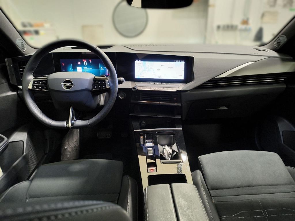 Opel Astra 2025 г. Чёрный, пробег 20373 км