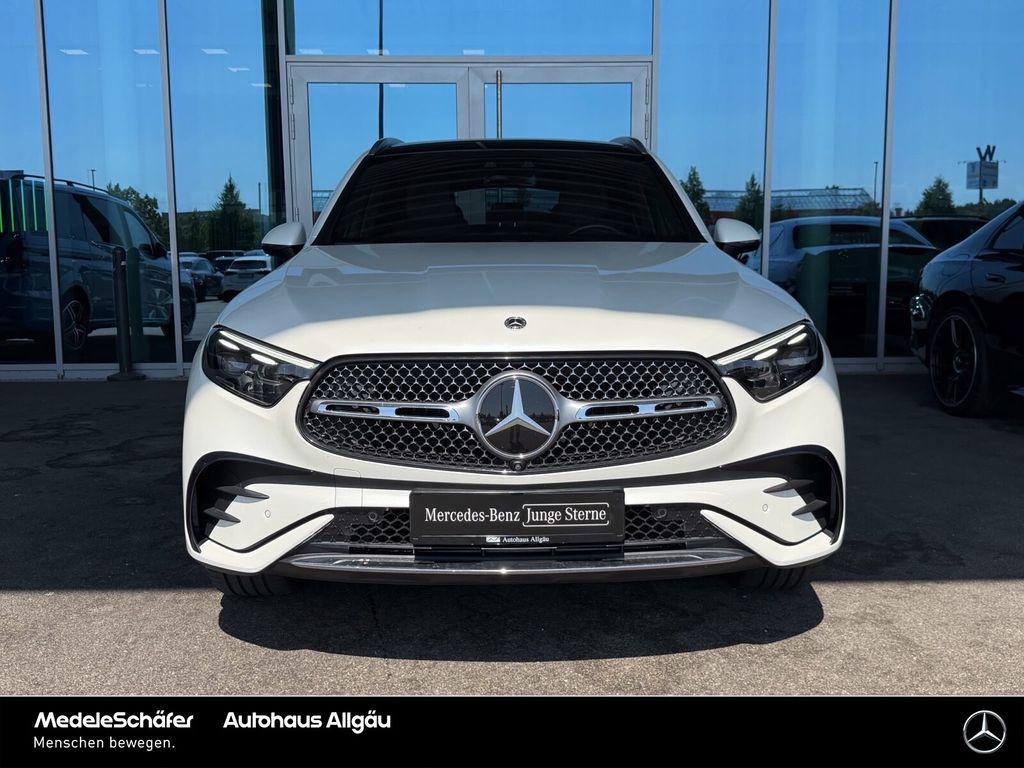 Mercedes-Benz GLC 220 2023 г. Белый, пробег 43620 км