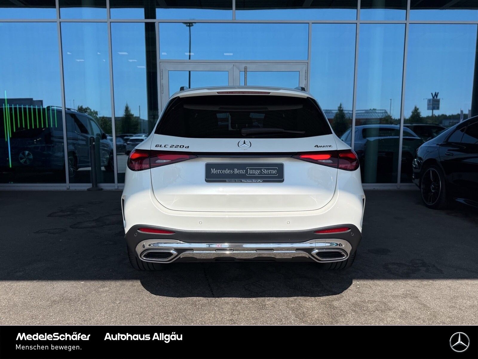 Mercedes-Benz GLC 220 2023 г. Белый, пробег 43620 км
