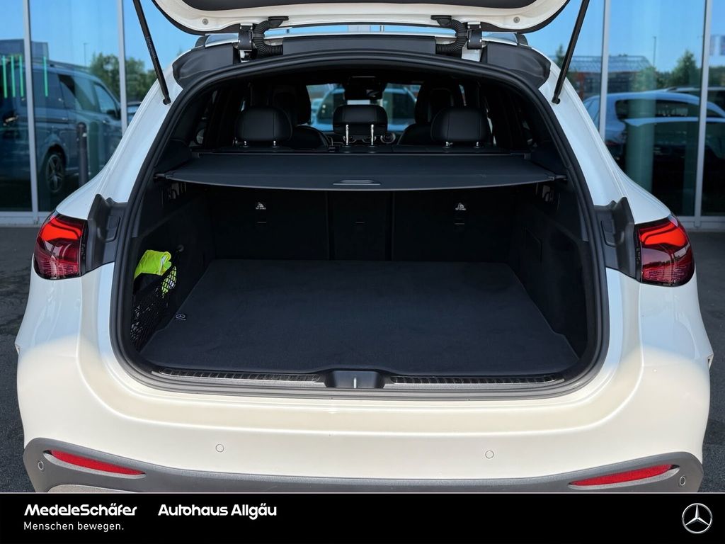 Mercedes-Benz GLC 220 2023 г. Белый, пробег 43620 км
