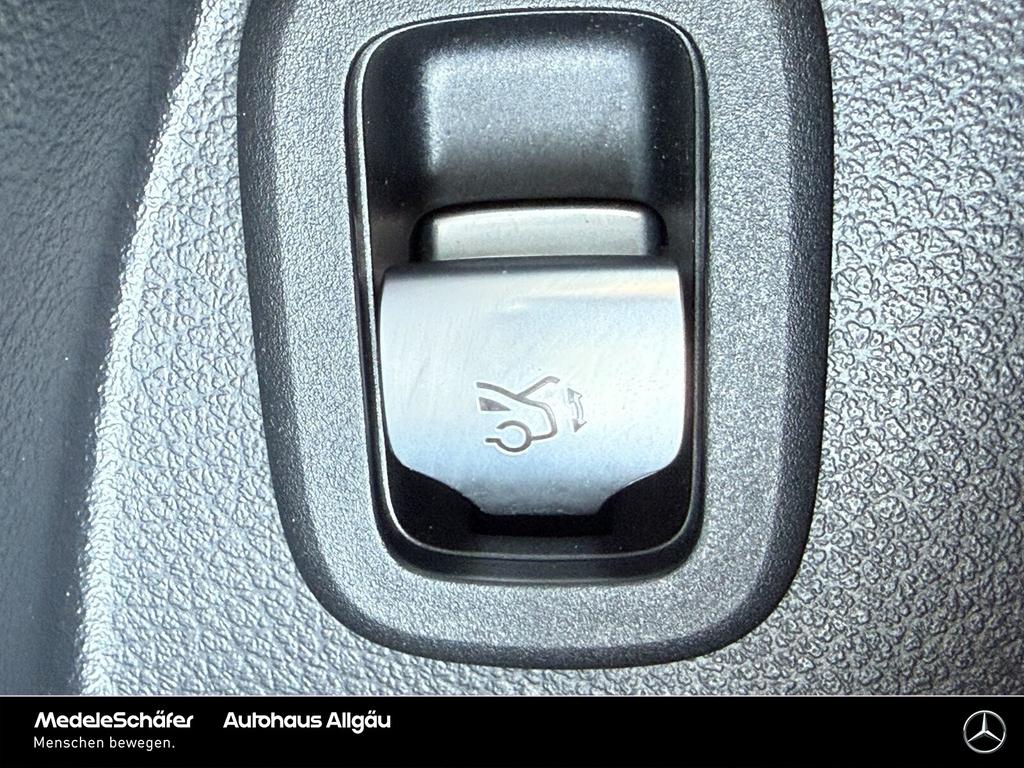 Mercedes-Benz GLC 220 2023 г. Белый, пробег 43620 км