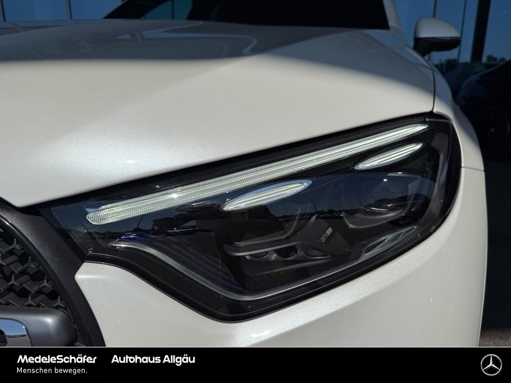 Mercedes-Benz GLC 220 2023 г. Белый, пробег 43620 км