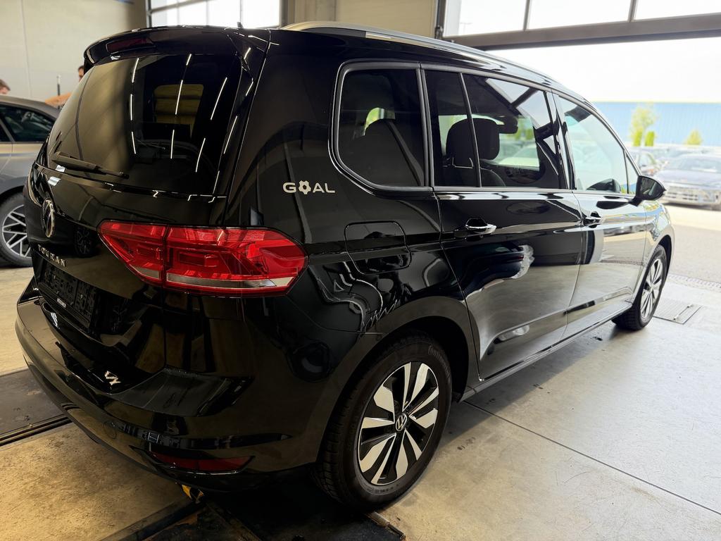 Volkswagen Touran 2026 г. Чёрный, пробег 27564 км