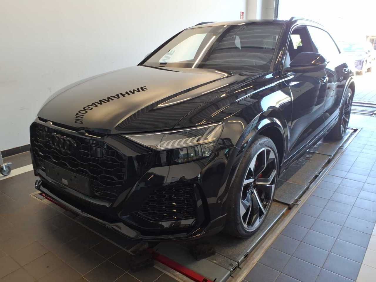Audi RSQ8 2023 г. Чёрный, пробег 45400 км