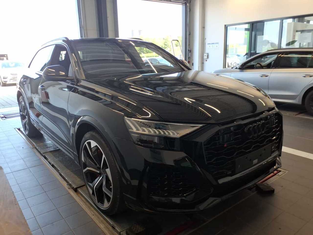 Audi RSQ8 2023 г. Чёрный, пробег 45400 км