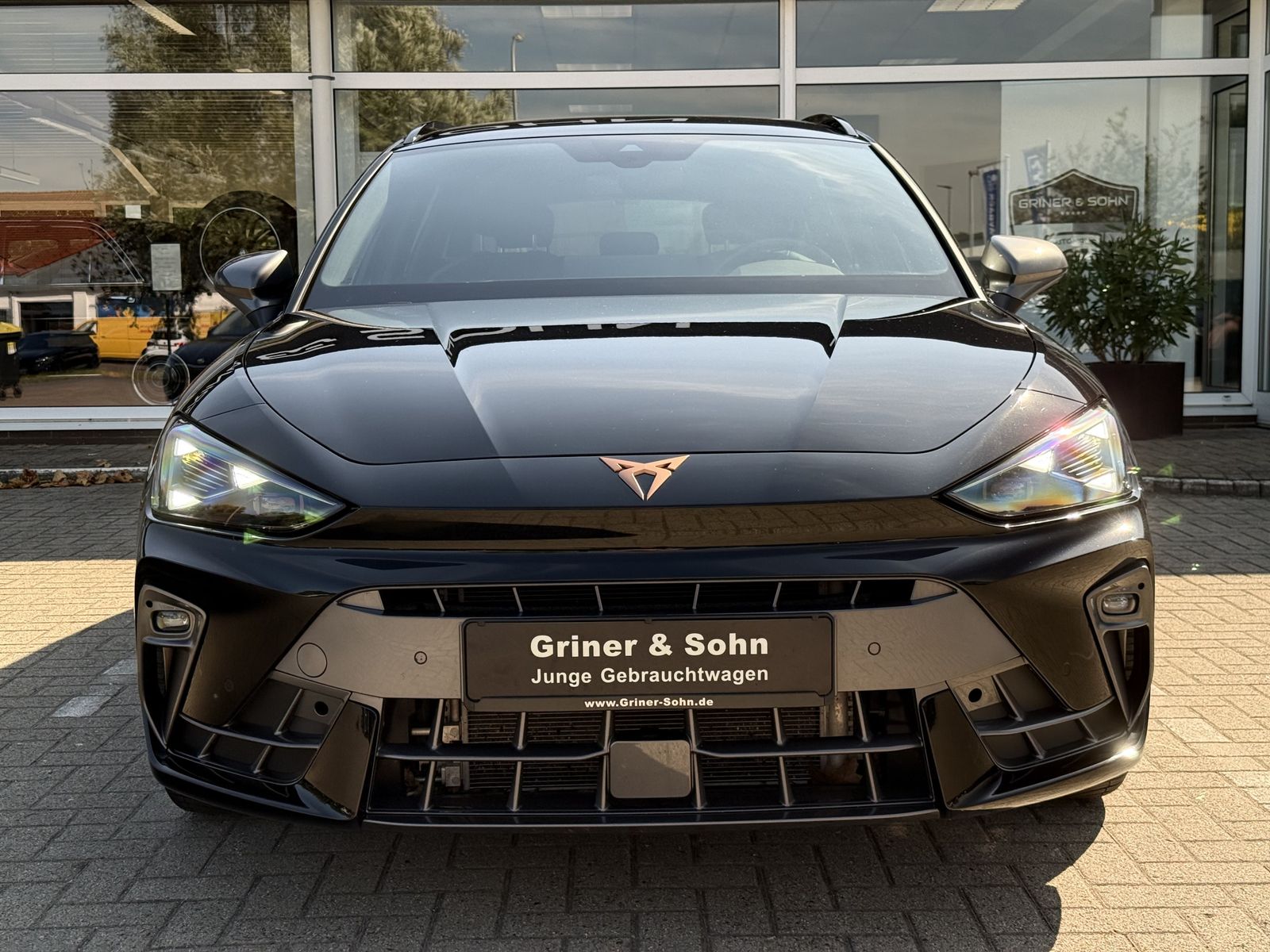 Cupra Leon 2025 г. Чёрный, пробег 27738 км