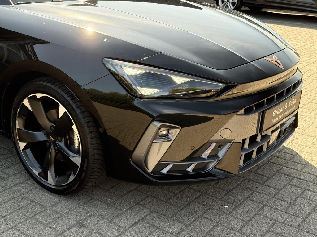 Cupra Leon 2025 г. Чёрный, пробег 27738 км