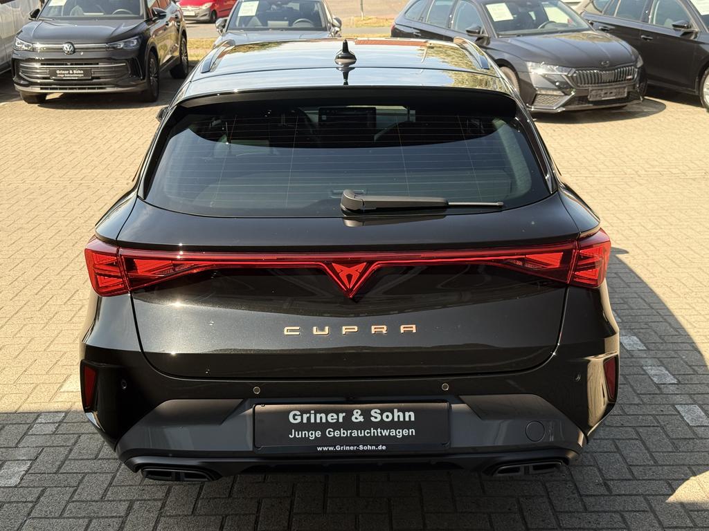 Cupra Leon 2025 г. Чёрный, пробег 27738 км