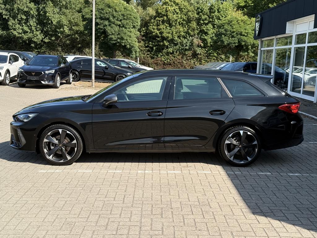 Cupra Leon 2025 г. Чёрный, пробег 27738 км