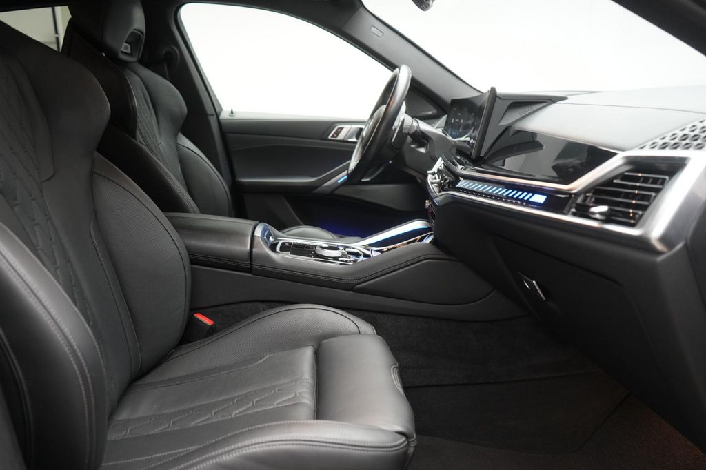 BMW X6 M60 2023 г. Чёрный, пробег 43000 км