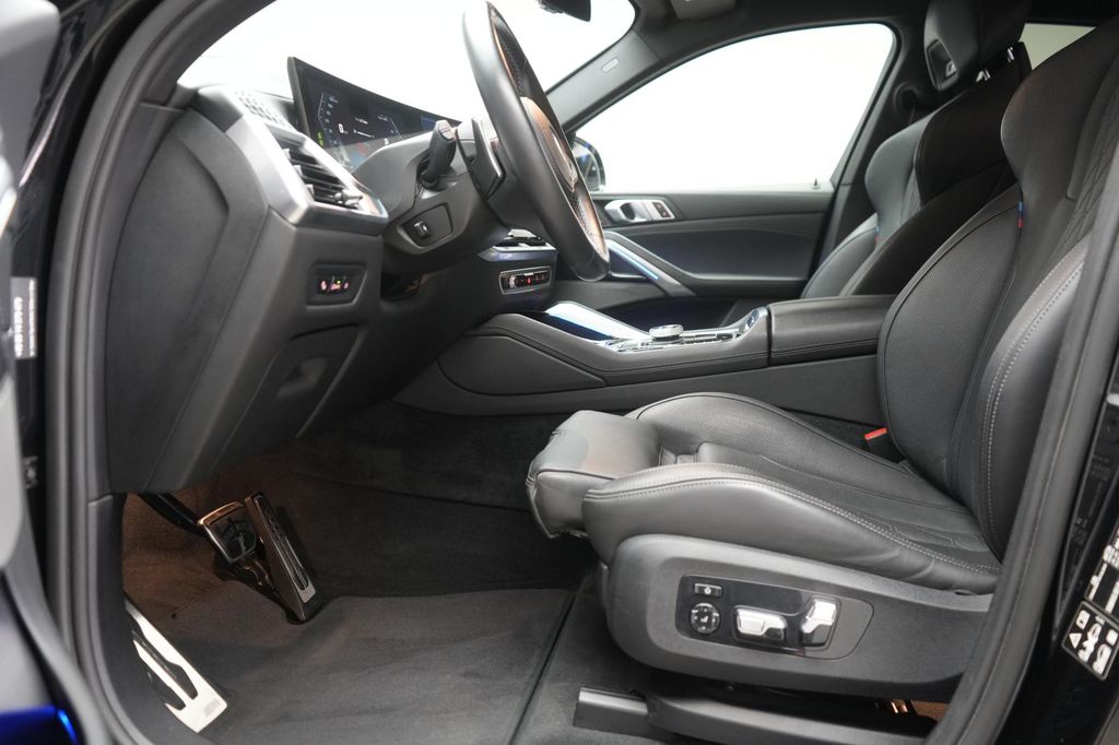 BMW X6 M60 2023 г. Чёрный, пробег 43000 км