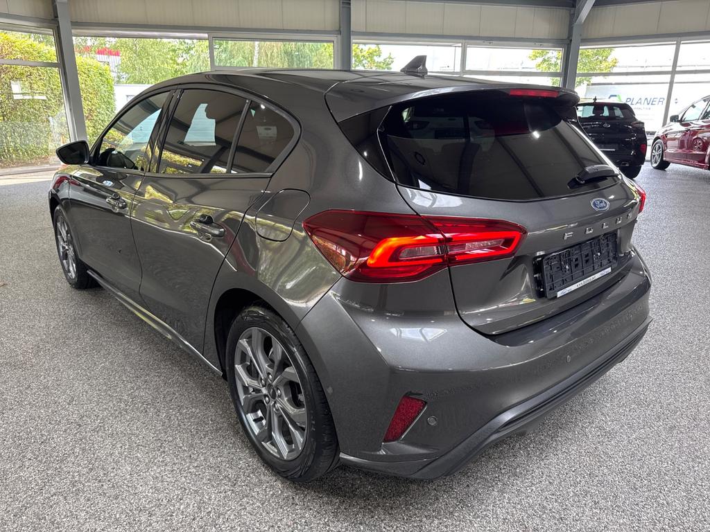 Ford Focus 2022 г. Серый, пробег 39122 км