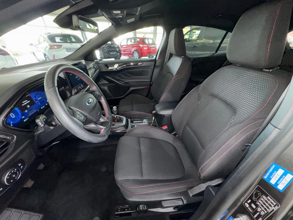 Ford Focus 2022 г. Серый, пробег 39122 км