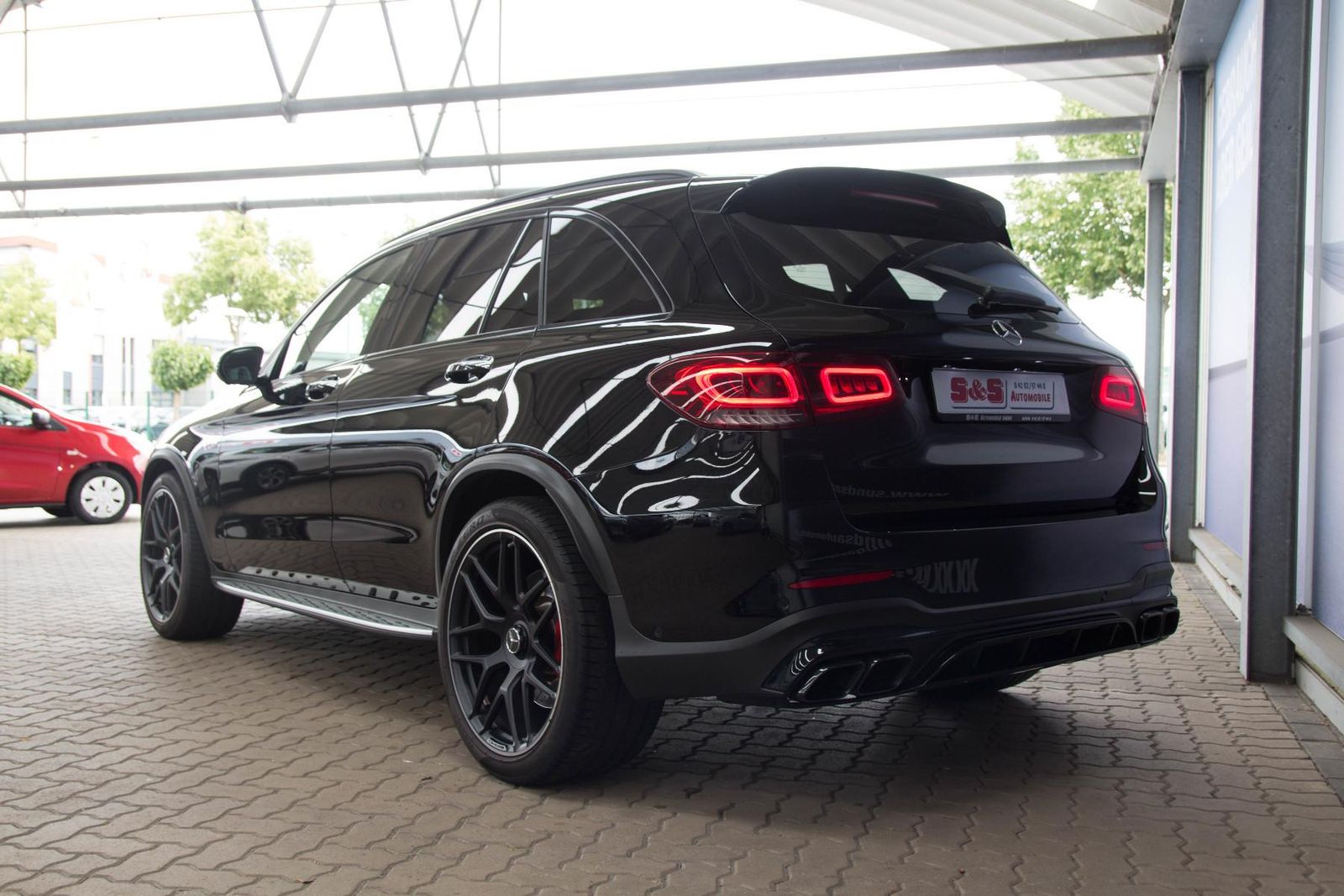 Mercedes-Benz GLC 63 AMG 2022 г. Чёрный, пробег 27000 км
