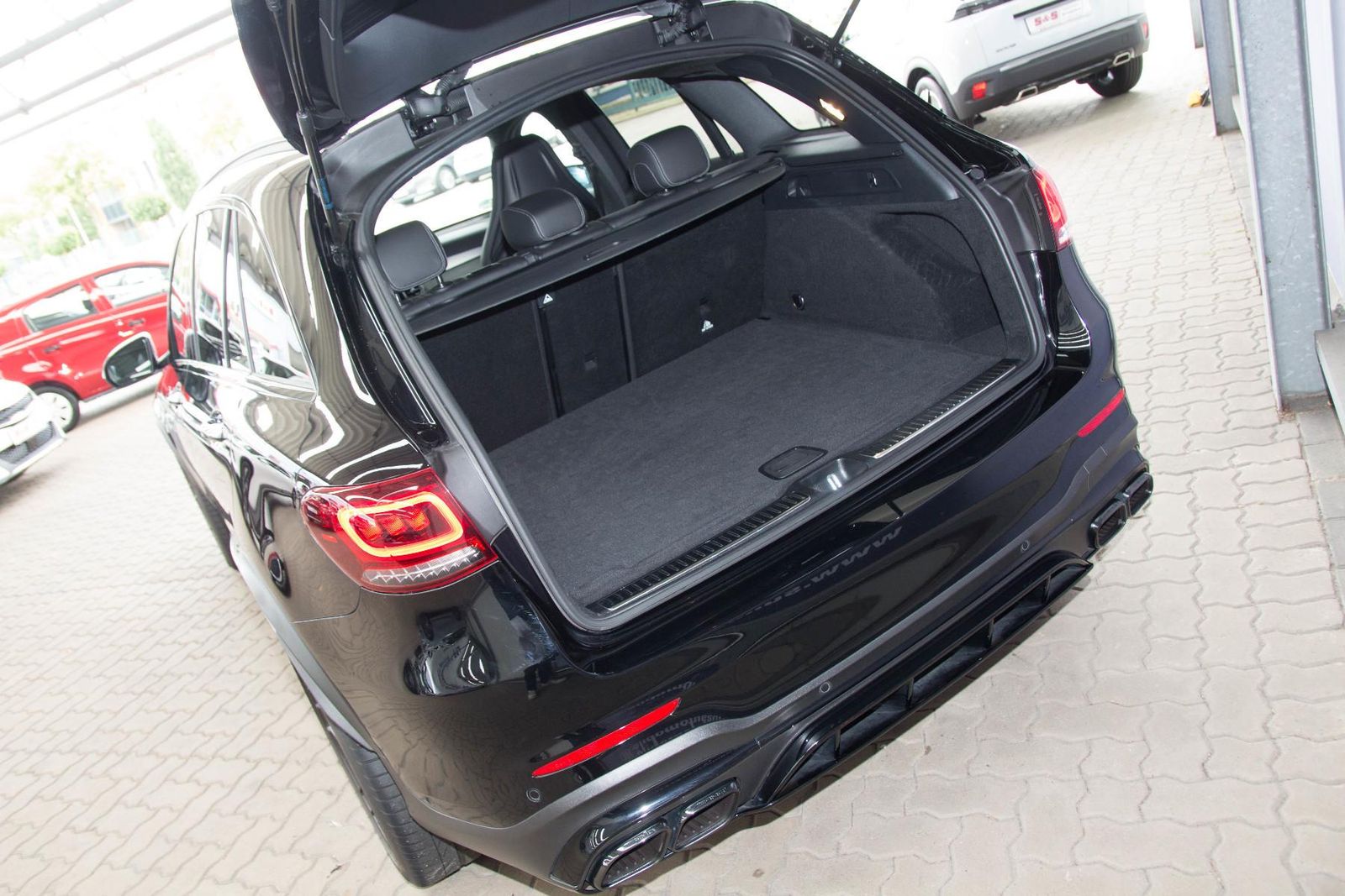Mercedes-Benz GLC 63 AMG 2022 г. Чёрный, пробег 27000 км