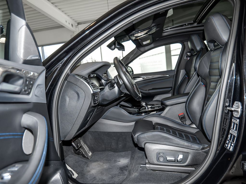 BMW X4 M40 2023 г. Чёрный, пробег 53820 км
