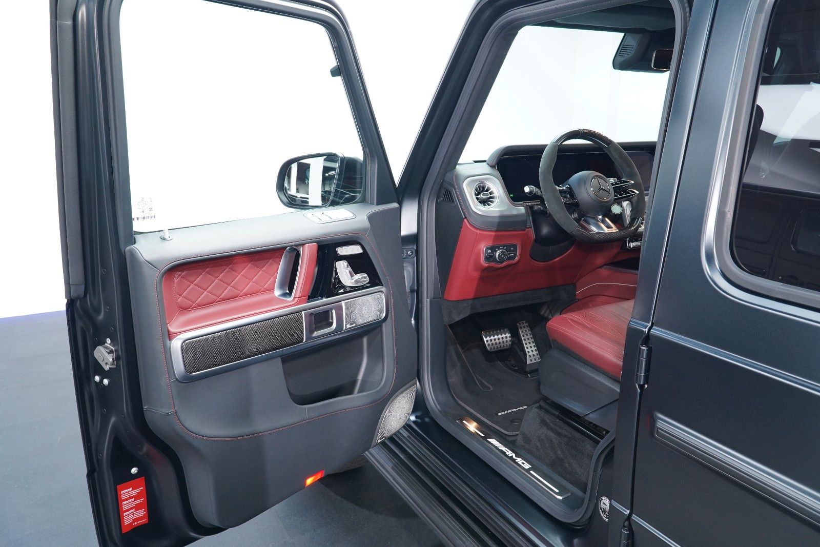 Mercedes-Benz G 63 AMG 2025 г. Чёрный, пробег 22537 км