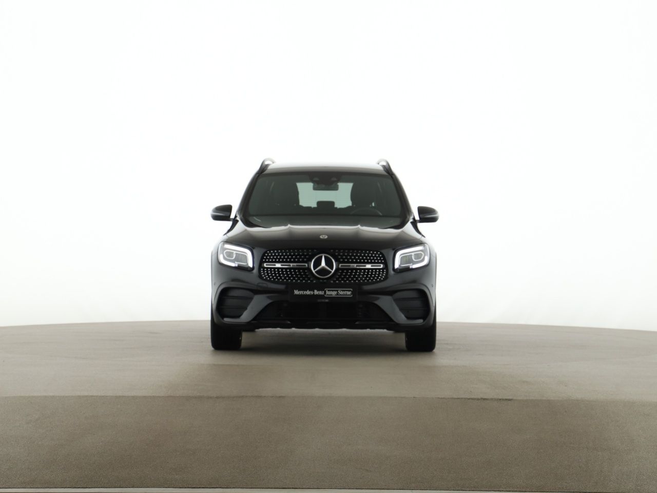 Mercedes-Benz GLB 200 2023 г. Чёрный, пробег 48449 км