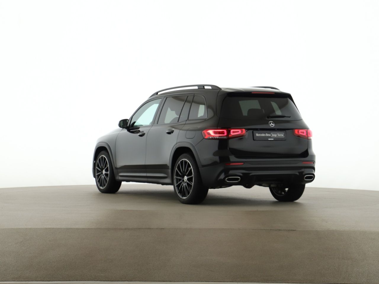 Mercedes-Benz GLB 200 2023 г. Чёрный, пробег 48449 км