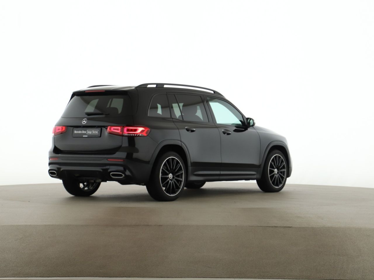 Mercedes-Benz GLB 200 2023 г. Чёрный, пробег 48449 км