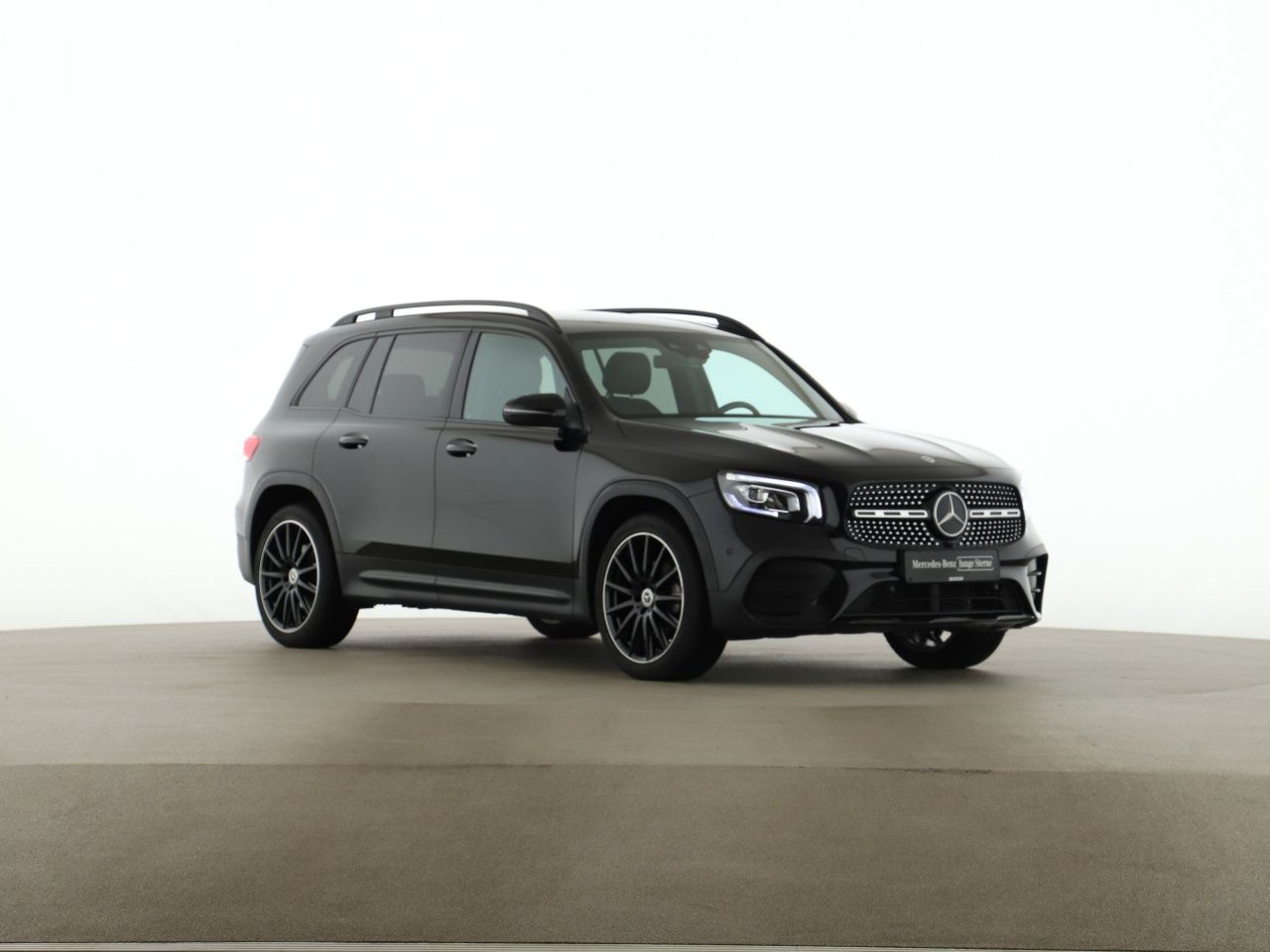 Mercedes-Benz GLB 200 2023 г. Чёрный, пробег 48449 км