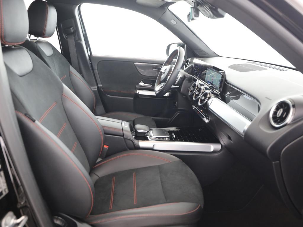 Mercedes-Benz GLB 200 2023 г. Чёрный, пробег 48449 км