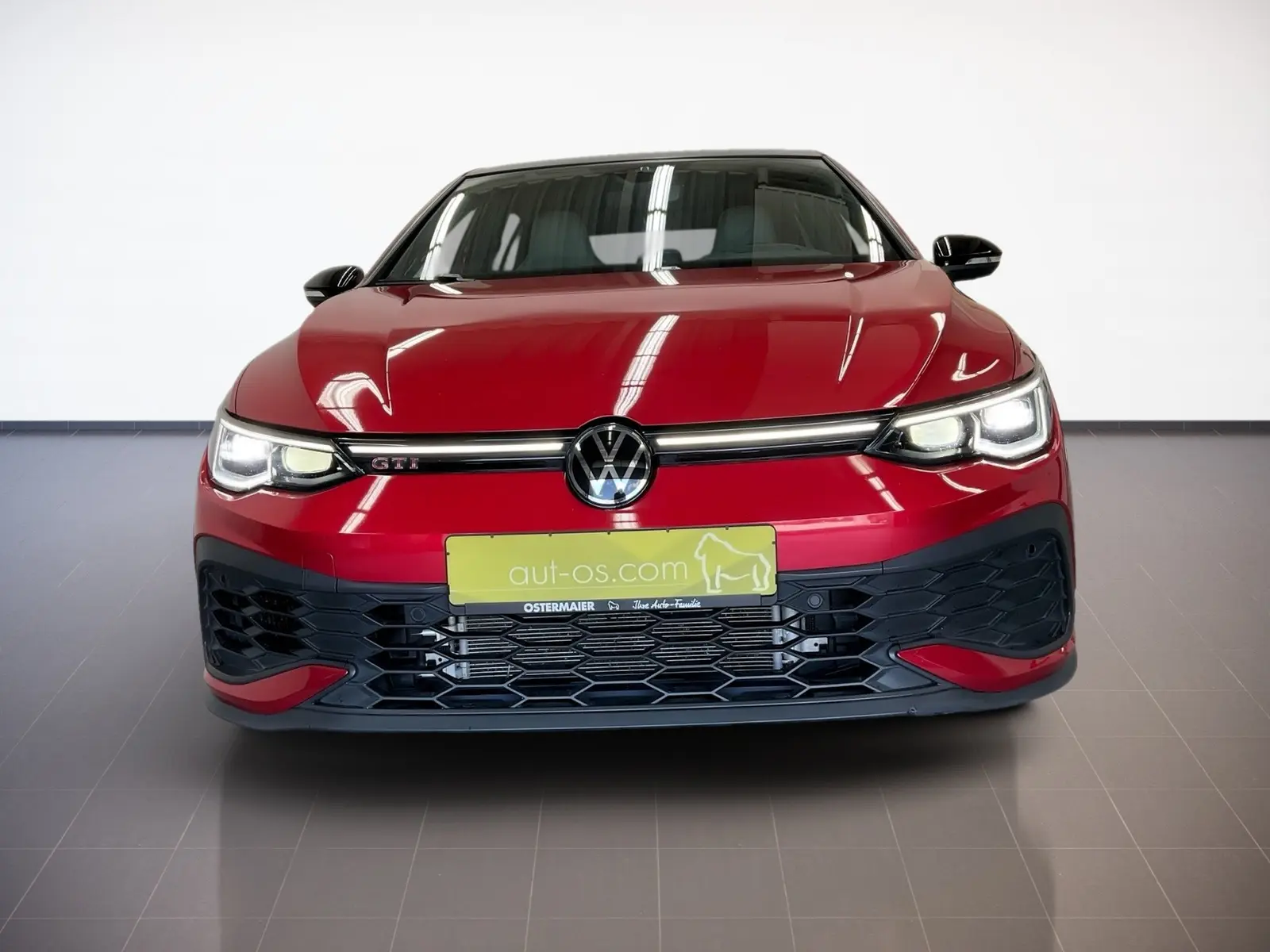 Volkswagen Golf 2023 г. Красный, пробег 30730 км